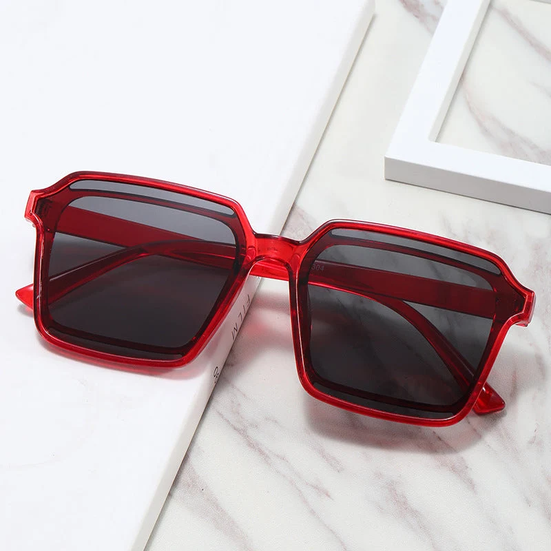 Dame elegant firkantet solbrille med robust ramme Luvikno