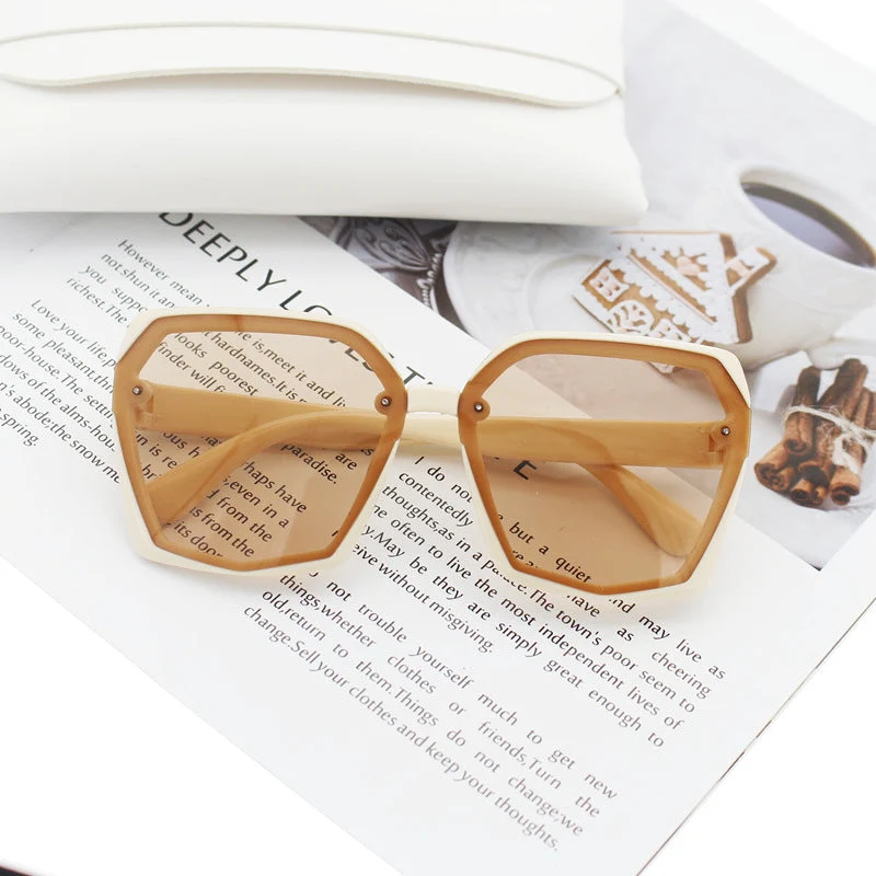 Dame Designer-solbrille i elegant hexagon-design Luvikno