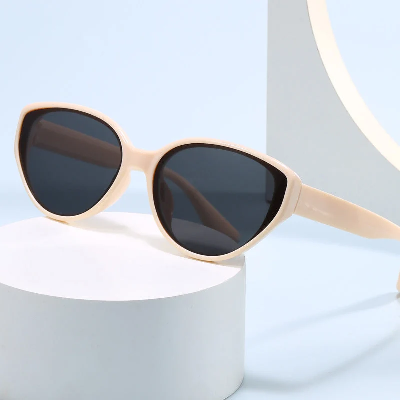 Dame Cat-Eye solbriller med moderne design Luvikno