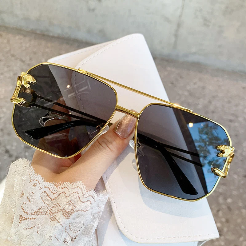 Dame kvadratisk solbrille med luksuriøs metallramme Luvikno