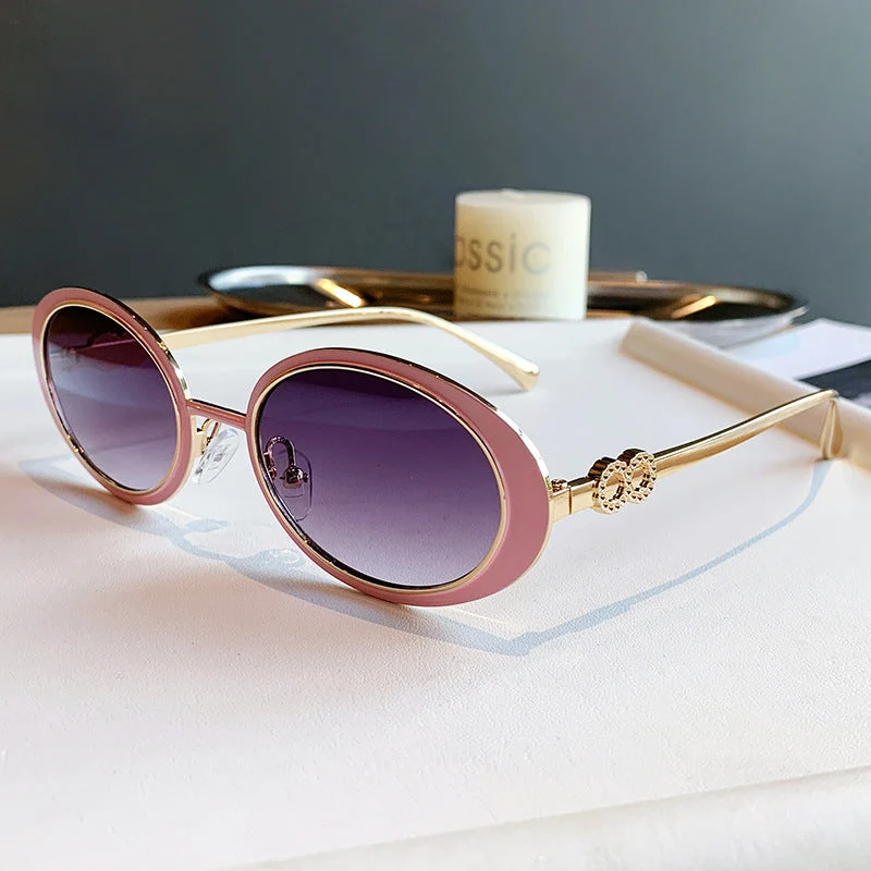 Dame moteriktig solbrille med stilfullt oseanisk design Luvikno