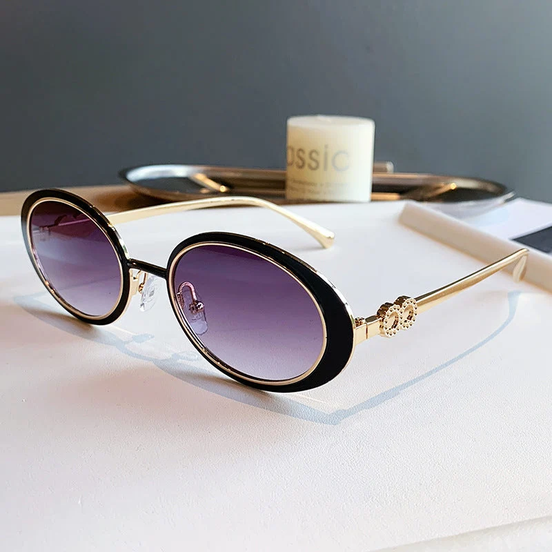Dame moteriktig solbrille med stilfullt oseanisk design Luvikno