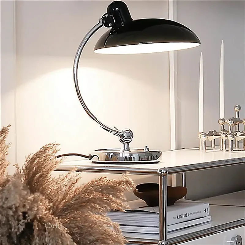 Dansk Bordlampe - Minimalistisk og Funktionelt Design | Luvikno