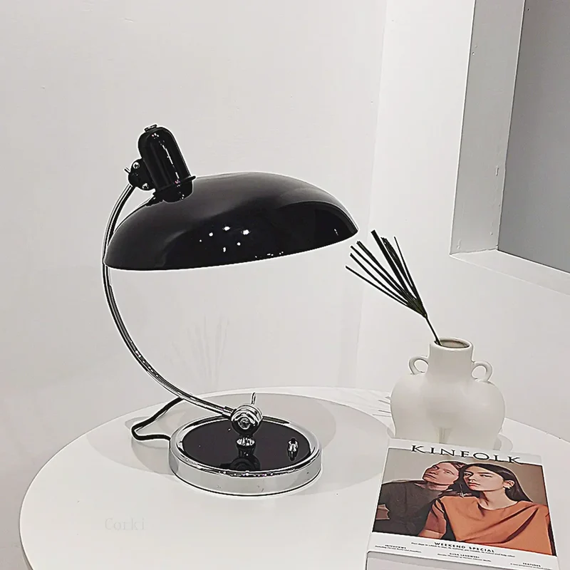 Dansk Bordlampe - Minimalistisk og Funktionelt Design | Luvikno