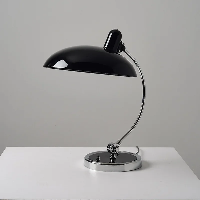 Dansk Bordlampe - Minimalistisk og Funktionelt Design | Luvikno