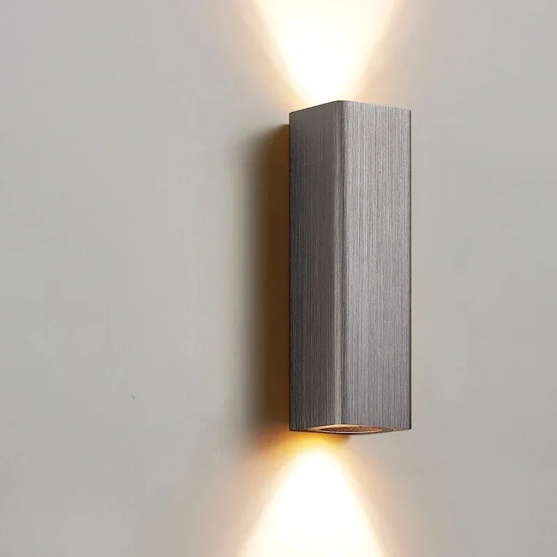 LumiGlow - Stillegående LED Vegglampe med Varme og Kjølige Lys | Luvikno