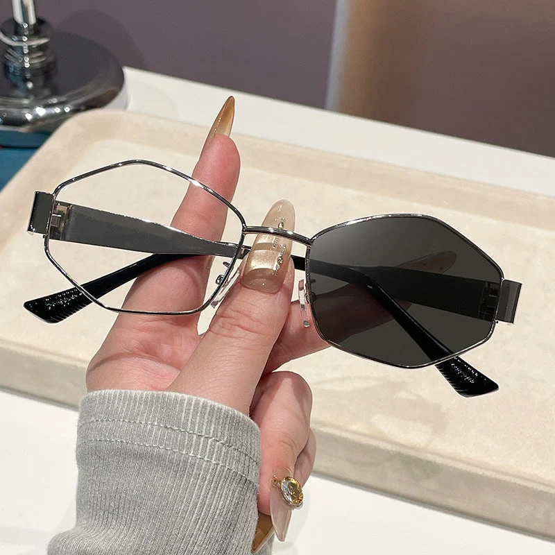 Dame moteriktig solbrille i elegant sekskant-design Luvikno