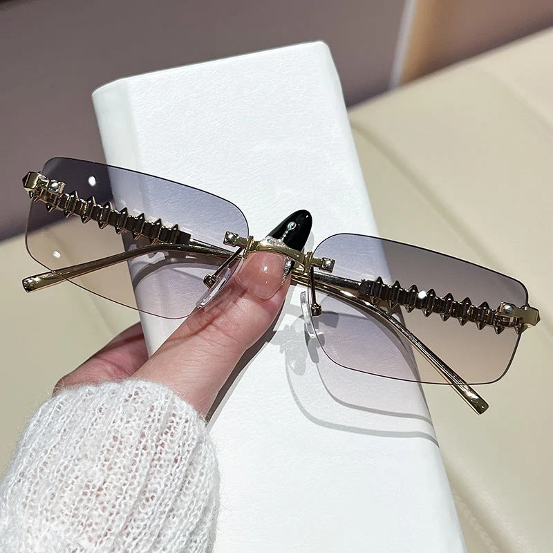 Dame elegant og moteriktig brille Luvikno
