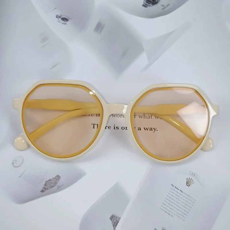 Dame Geometrisk solbrille med ekstravagant aksent Luvikno
