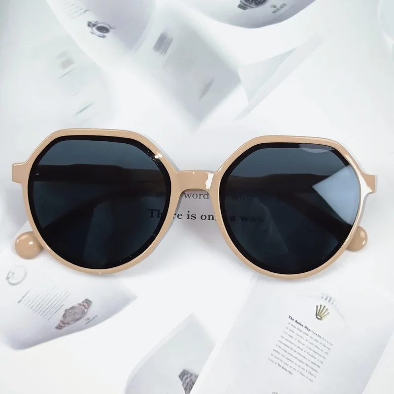 Dame Geometrisk solbrille med ekstravagant aksent Luvikno