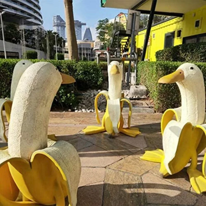 BananaDuck Dekorfigur – Lekne Harpiksdekorasjon for Innendørs eller Utendørs | Luvikno
