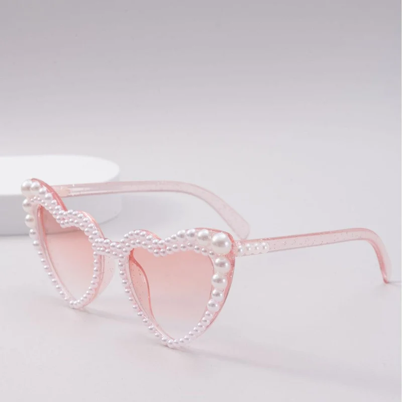 Dame designer solbrille med perleinnramming fra Luvikno
