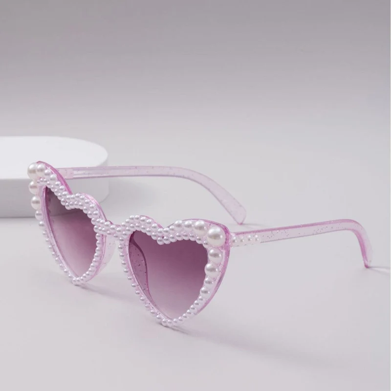 Dame designer solbrille med perleinnramming fra Luvikno