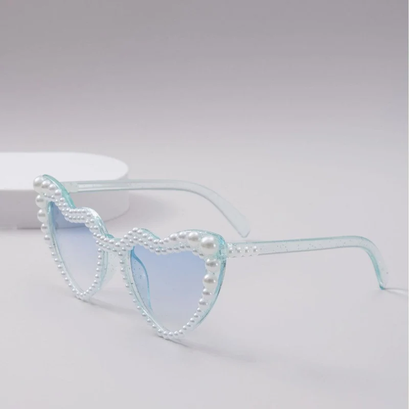Dame designer solbrille med perleinnramming fra Luvikno