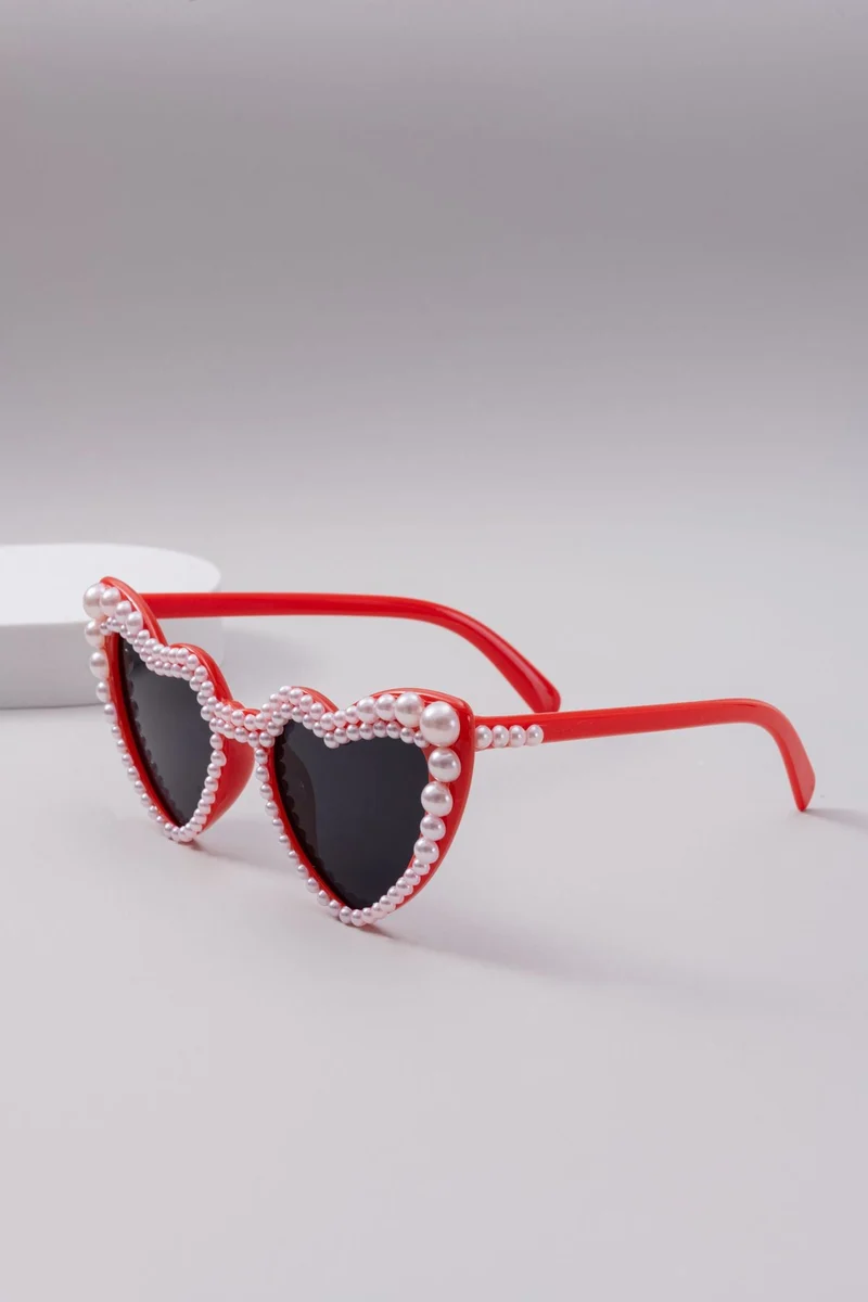 Dame designer solbrille med perleinnramming fra Luvikno