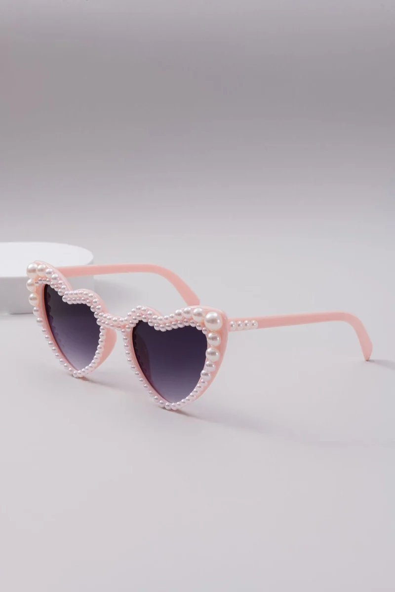 Dame designer solbrille med perleinnramming fra Luvikno