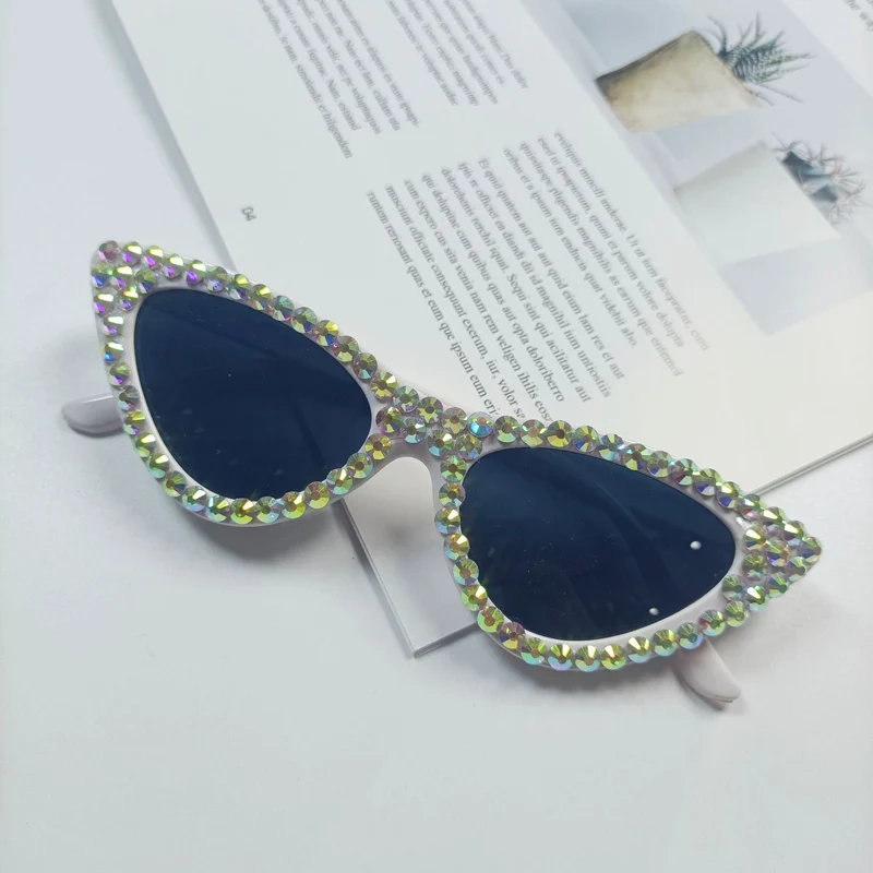 Dame Cat-Eye solbriller med glitrende krystallpynt Luvikno