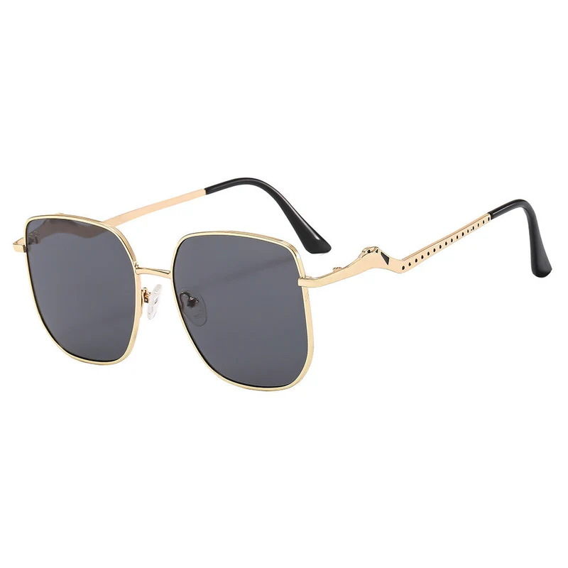Dame firkantet designer solbrille med dekorative aksenter Luvikno