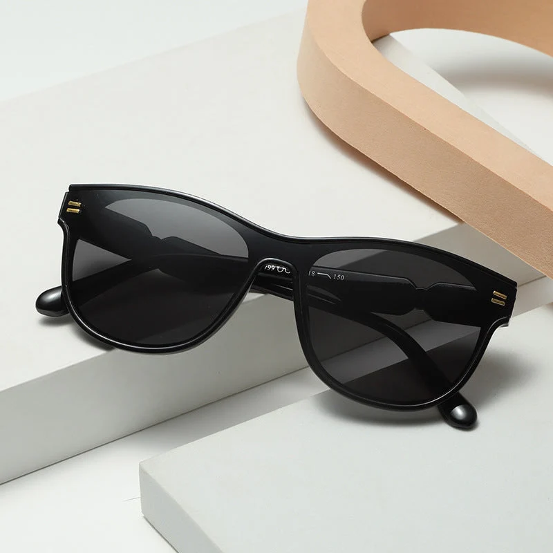 Dame moteriktig solbrille med unik ramme Luvikno