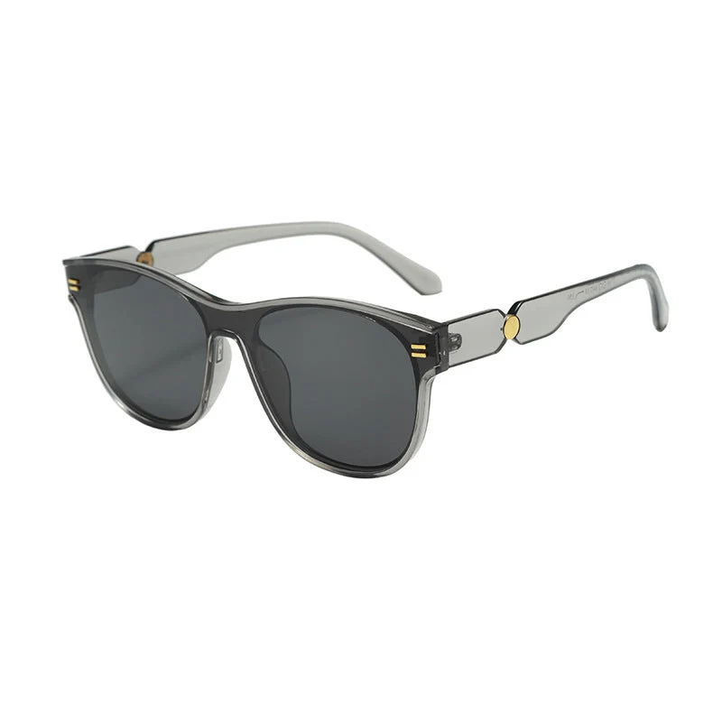 Dame moteriktig solbrille med unik ramme Luvikno