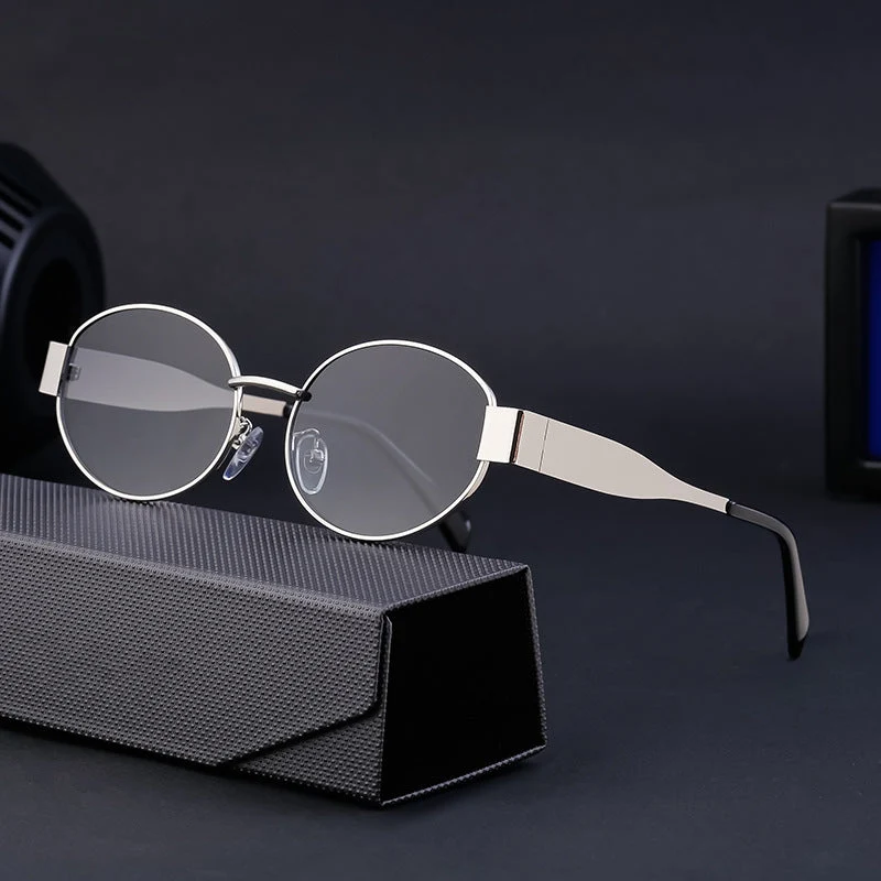 Dame moteriktig solbrille i elegant oval design Luvikno