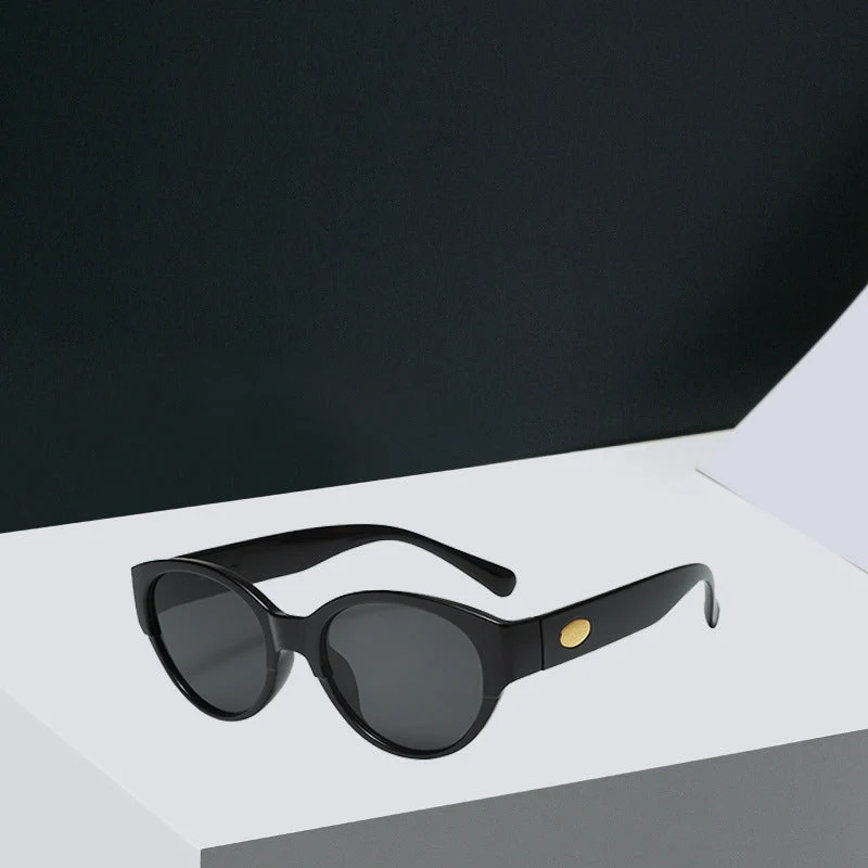 Dame moteriktig retro solbrille i moderne stil Luvikno