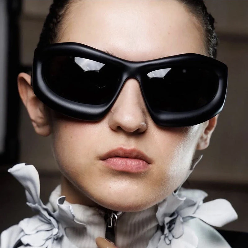 Dame sporty solbriller med futuristisk design Luvikno
