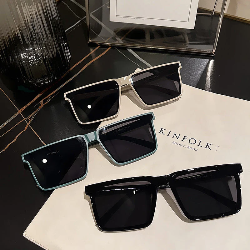 Dame kvadratisk solbrille i elegant, moderne design Luvikno