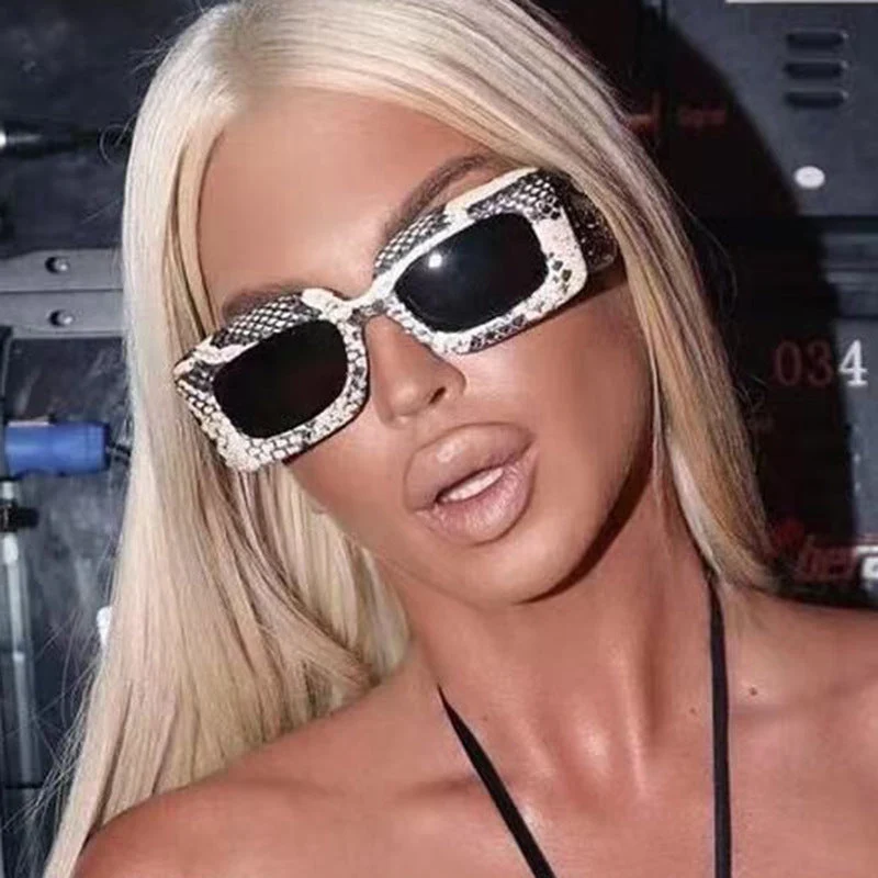 Dame oversized solbriller i moteriktig slangekinn-look Luvikno