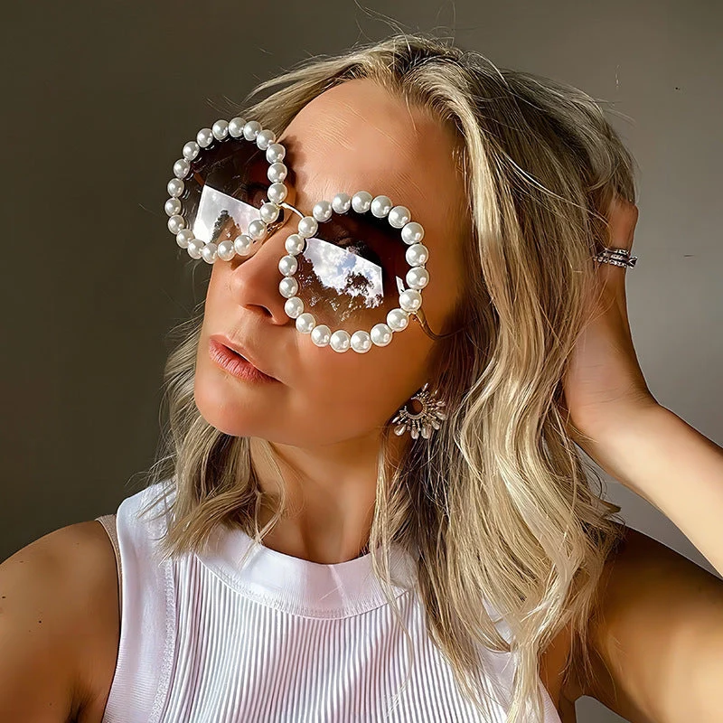 Dame designer-solbrille med perlebesatt ramme Luvikno