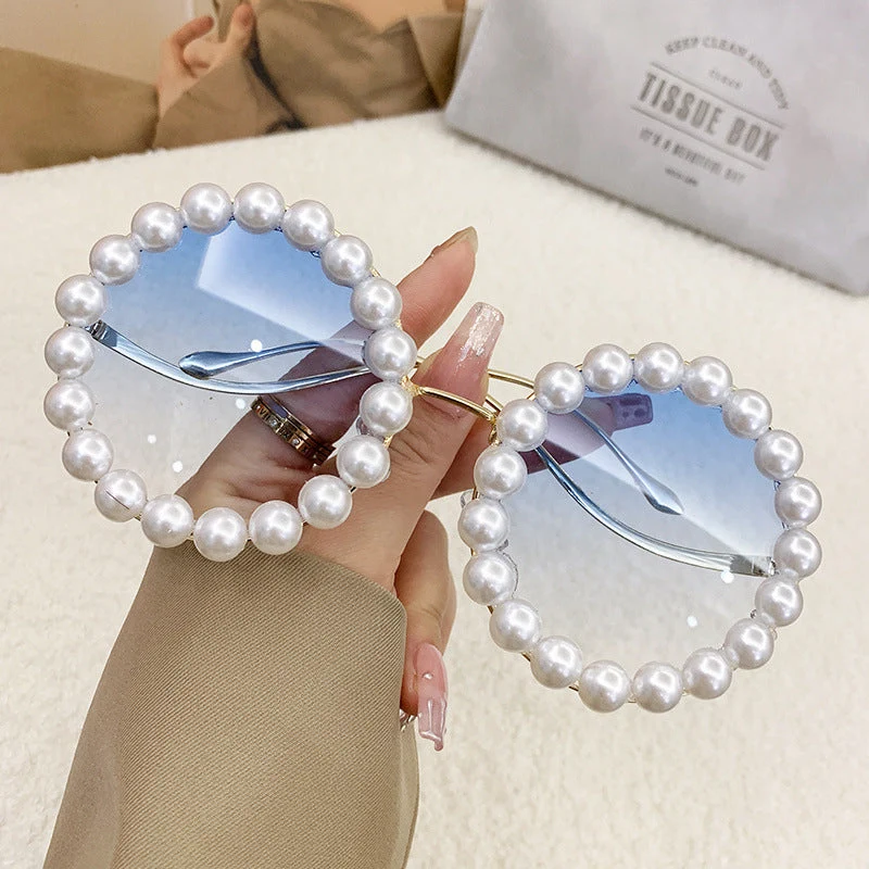Dame designer-solbrille med perlebesatt ramme Luvikno