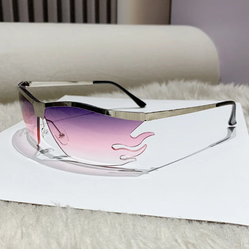 Dame futuristisk solbrille med markant design Luvikno