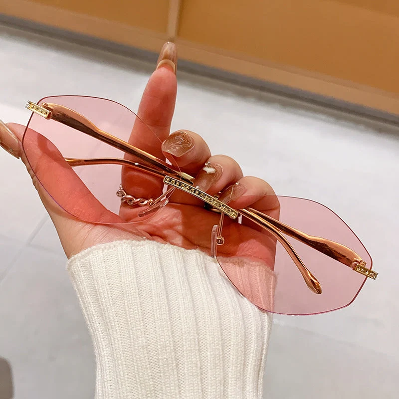 Dame ekstravagant solbrille med glitrende aksenter Luvikno