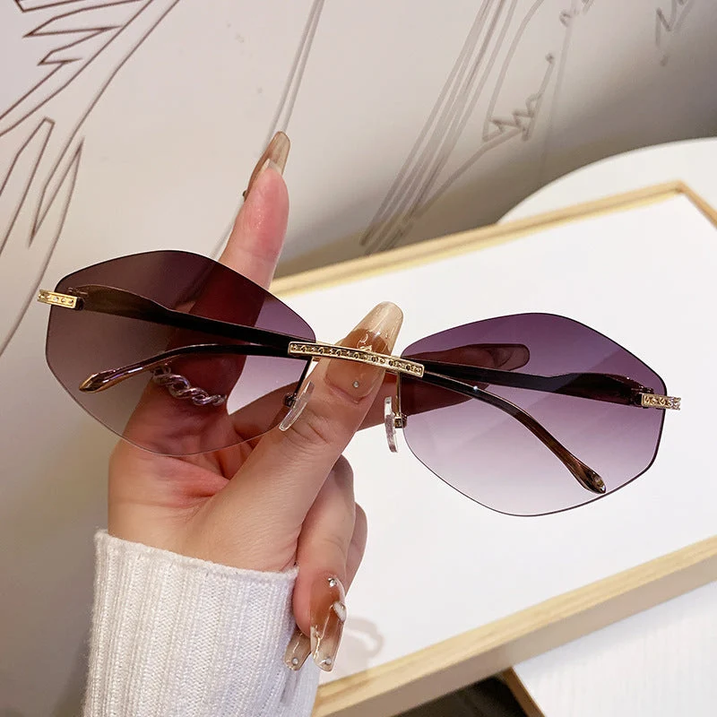 Dame ekstravagant solbrille med glitrende aksenter Luvikno