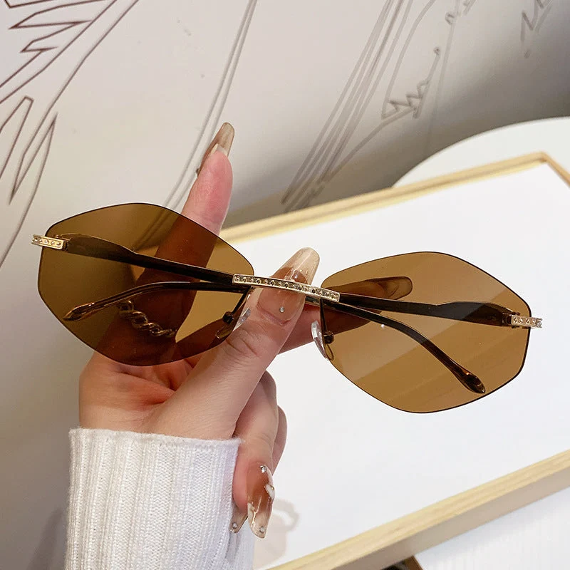 Dame ekstravagant solbrille med glitrende aksenter Luvikno