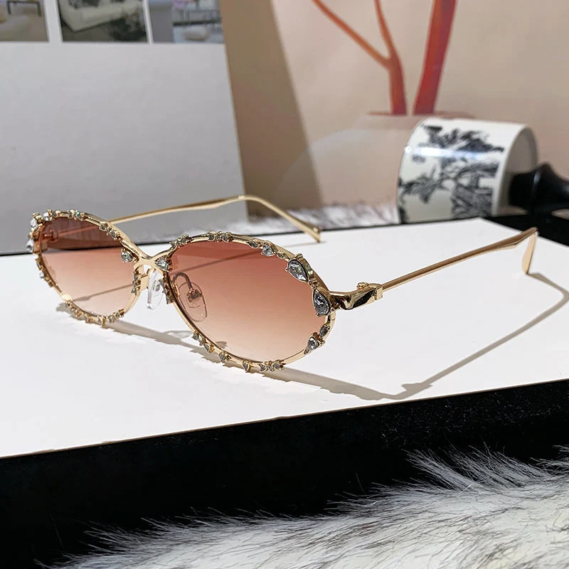 Dame ekstravagant oversized solbrille med futuristisk design Luvikno