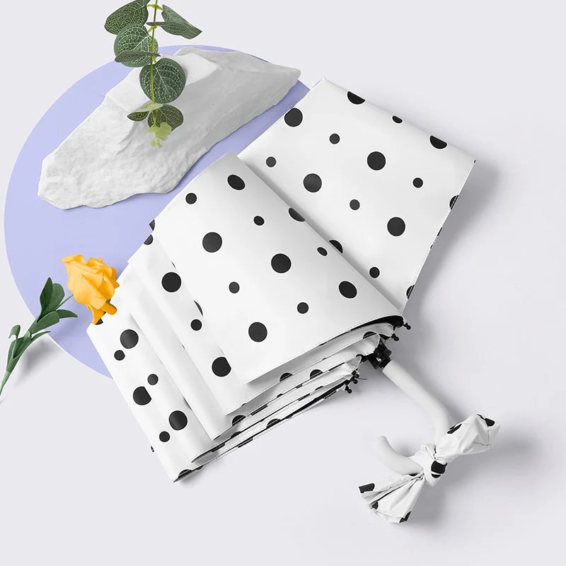 Dame sammenleggbart paraply med elegant hjerte-design Luvikno