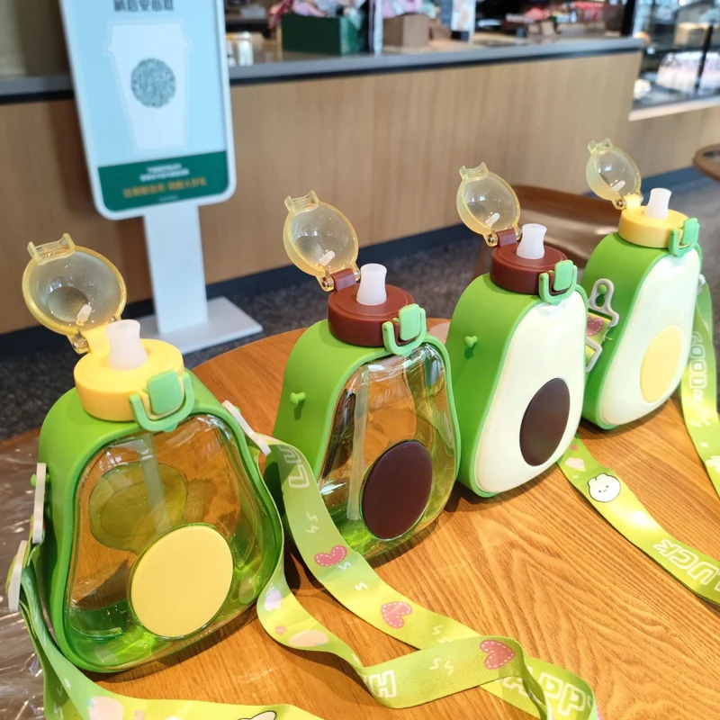 Dame kreativ Avocado-drikkeflaske med bærelabel Luvikno