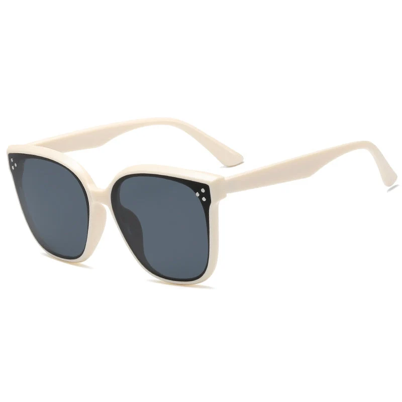 Dame firkantet solbrille med stilistisk, bred ramme Luvikno