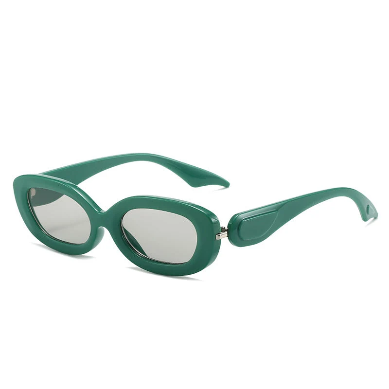 Dame moteriktig solbrille med stilfull, buet ramme Luvikno