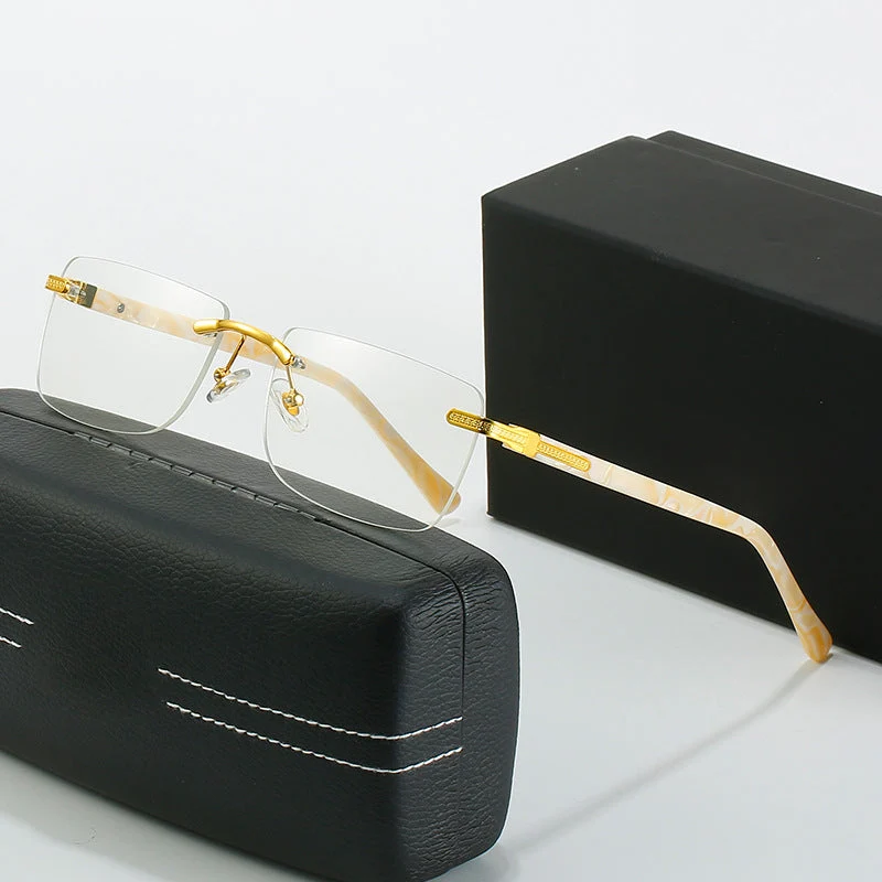 Dame moteriktig solbrille med stilren, firkantet ramme og elegante metallkanter Luvikno