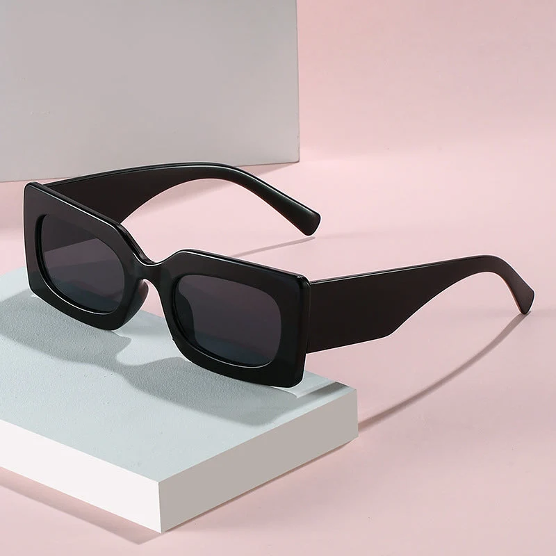 Dame modische solbrille i kantet design Luvikno