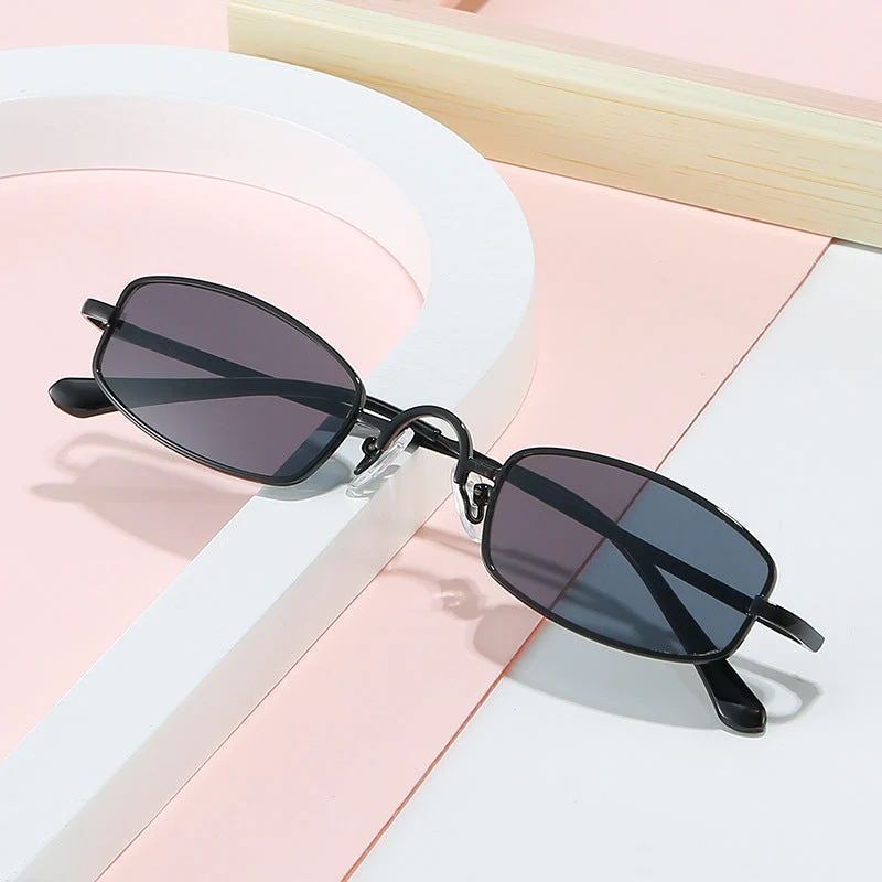 Dame fashion solbrille i futuristisk design Luvikno