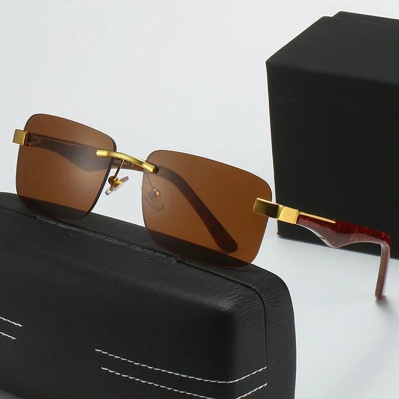 Dame moteriktig halvrammebrille med elegant metall- og plastmix Luvikno