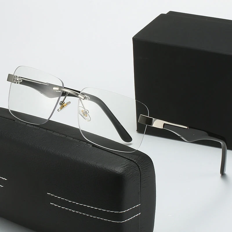 Dame moteriktig halvrammebrille med elegant metall- og plastmix Luvikno