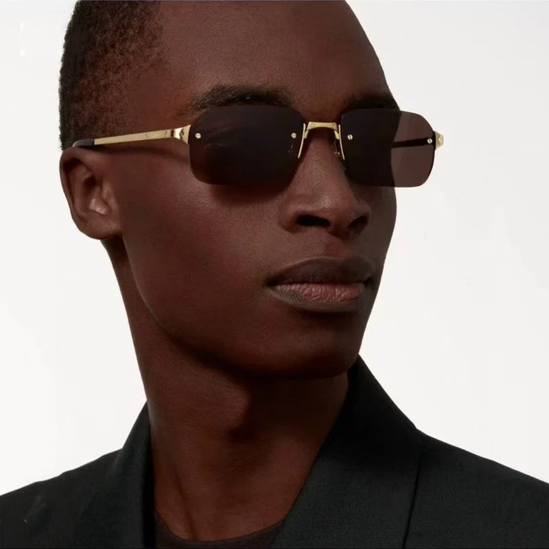 Dame elegante moteriktig solbrille med høykvalitets metallramme Luvikno