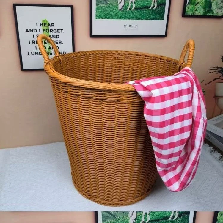 Unisex Robuster Oppbevaringskurv laget av flettet Rattan Luvikno