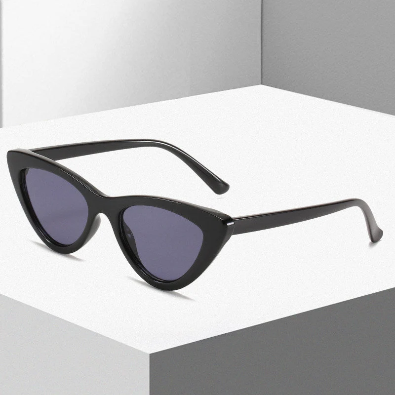 Dame Cat-Eye solbriller med futuristisk design og robust ramme Luvikno