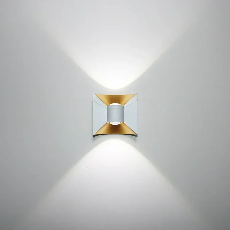 LumiereMurale Vegglampe - Stilren LED Utendørsbelysning for Hagen din | Luvikno