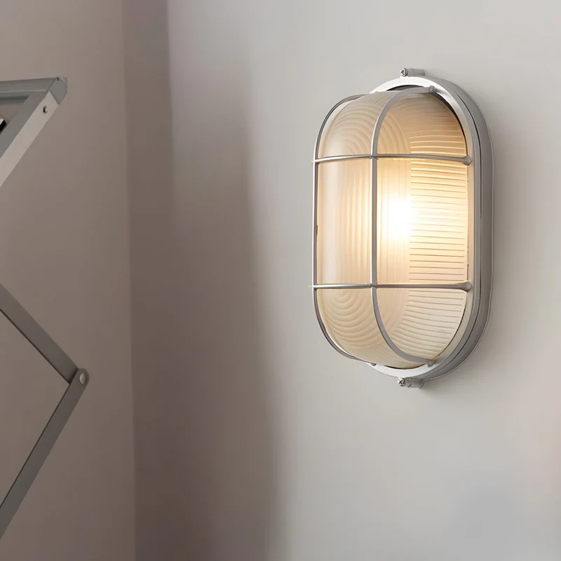 RetroGlow – Industriell Vegglampe for Utebruk | Luvikno